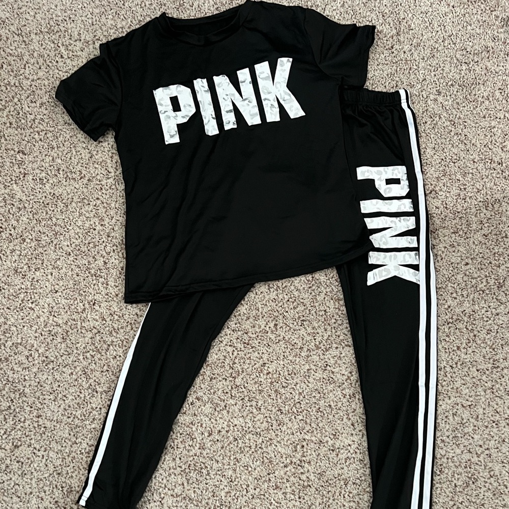 *BRAND NEW* Women’s Pink track suit.